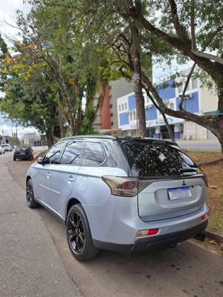 MITSUBISHI OUTLANDER 2.0 16V GASOLINA 4P AUTOMÁTICO MITSUBISHI OUTLANDER 2.0 16V GASOLINA 4P AUTOMÁTICO